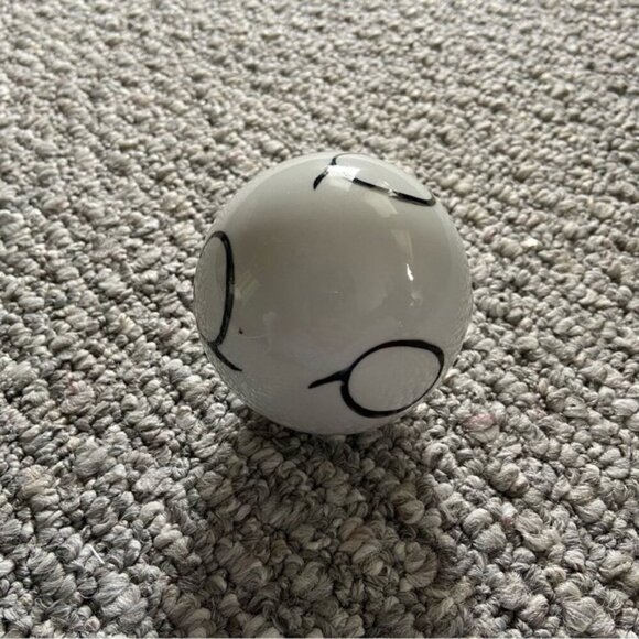 Ceramic ball with Q’s - Picture 3 of 4